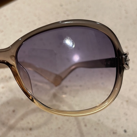 Gucci Sunglass - Picture 9 of 10
